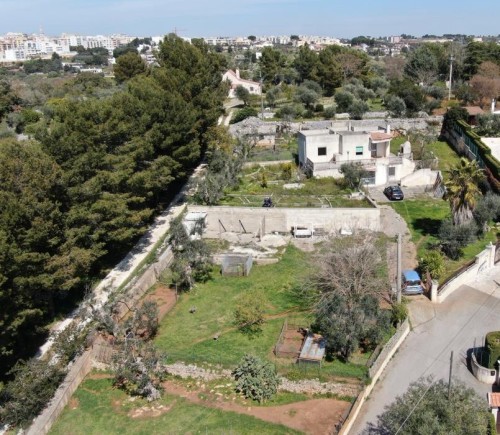 Villa Da Ristrutturare Con PdC Approvato Per Demolizione e Ricostruzione.